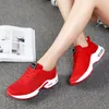 2022 Casual Plus Size Kvinnors Skor Koreanska Student Kudde Mjuka Bottom Andningsbara Casual Running Shos Flying Woven Sport Sko Kvinnor M2032