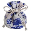 10 pz Mini Banco regalo stile cinese Brocade Brocade Fatto a mano Sacchetto di seta Gioielli Anello di imballaggio Anello Orecchini Vintage Sachet 8x8cm