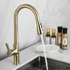 TUQIU Trek de keukenkraan Keuken Gootsteen Kranen Messing Keuken Mixer Tap Koud Roterende Geborsteld Goud Water Kraan Tap 210719