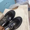 가을/겨울 로퍼 신발 신발 두꺼운 졸린 Fomal Shoess 고급 여성 드레스 신발 고품질 흑백 크기 35-41 오리지널 패키지 상자