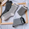 4Color Letters Brodery Print Checkerboard Stripe Decorations Unisex Cotton Socks Winter Designer Casual Sport Breatble Sticke Stocking