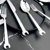 24 SZTUK 304 Zestaw sztućców ze stali nierdzewnej Zestaw stołowych Nóż Knife Fork Tea Spoon Dinatware Kształt Kształt Naczynia Akcesoria kuchenne 211112