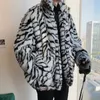 Men039s Fur Faux Tiger Leopard Coat Men冬の温かい濃厚なジャケットターンダウンカラーポケットオーバーコートファッション男性アウタープラス5171904