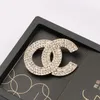 Merk Luxe Ontwerp Diamant Broche Vrouwen Kristal Strass Letters Pak Pin Mode-sieraden Kleding Decoratie Hoge Kwaliteit Accessoires