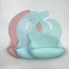 28 farben Baby Silikon Fütterung Lätzchen Cartoon Wasserdichte Lebensmittel Grade Neugeborenen Schürze Einstellbare Ins Speichel Handtuch