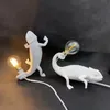 Lampy stołowe nordycka jaszczurka nowoczesna urocza żywica LED Animal Chameleon nocna światła sypialnia salon dekoracje domu oprawy 253R