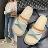 Tofflor 2021 Sommar Kvinnors Koreanska version av Färg Matchande Tjock Bottom Fashion Wear-Resistenta Wild Tide Shoes