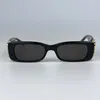 Luxe rechthoekige zonnebril voor dames Modemerk deisnger Full Frame UV400-lens Zomer damesstijl Klein vierkant UV-bescherming Wordt geleverd met etui 0096