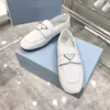 2022 sandálias de designer top qualidade mulheres vestido sapatos plataforma de casamento luxo mulheres clássicas moda loafer genuínos 100% couro grosso solas planos preto branco