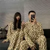 Spring Women's Pyjamas Set Luxury Style Brev och Stripes Skriv ut Sleepwear Bomull Par Hemkläder Nattkläder för män 211215