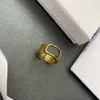 2022 enlaces de anillo de latón en blanco Anillos de dedo ajustables bases para joyería que fabrican alfabeto carta de encanto con diseños a granel con bolsa