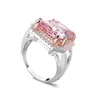 HBP moda luksusowy prosty temperament Lady039s duży kwadratowy różowy pierścień pazur inkrustowany z diamentową separacją kolorów elektrycznych 5507576