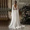 2022 Lato Biały Boho Plaża Suknia ślubna Linia V Neck Bez Rękawów Sweeps Pociąg Suknie Ślubne Aplikacje Szyfonowe Backless Bride Dresses Plus Size