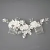 Slbridalの手作りの淡水真珠の陶磁器の花のブライダルコームの結婚式のヘッドドレスヘアアクセサリーの花嫁介添人女性ジュエリー