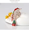 Pins, broscher Alloy Flower Crystal Diamante Bird for Women Cute Animal Design Pin Brosch Smycken Mode Tillbehör Al217