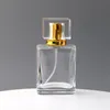 高級50mlの正方形のガラスの詰め替え可能な香水瓶の空のカラフルな化粧噴霧器ポンプのスプレーの瓶