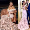 2021 Arabisch Sexy Roze Mermaid Prom Dresses Off Schouder Illusie Kant Applicaties Crystal Beaded Tule Sheer Avondjurk Party Pageant Formal Toga Sweep Train