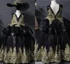 Sparkly Black Lantejoulas Gold Lace Prazeant Prom Vestidos Crianças V-Pescoço Grande Cap Boné Manga Primeira Comunhão Flor Menina Vestido Casamento Vestidos de Noite