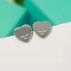Klasik Aşk Küpe Tasarımcısı Paslanmaz Takı Tasarımcıları Kadınlar Için düğme Küpe Gümüş Altın Gül Altın Kutu Çemberler Ile Aşk Hediye 22021205R