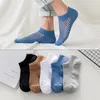 Chaussettes pour hommes Été Hollow Out Invisible Bateau Correspondant Anti-Skidding Ventilation confortable Matériau de coton