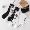Мультфильм носки Симпатичные лук принт белые черные калькутины смешные падение хараджуку мода каваи скарпетки дамская женщина Chaussette Femme 211204
