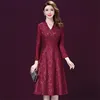 Party Dress Women Dark Red L-5XL Plus Storlek Långärmad Lace Es Spring Koreansk Elegant Mom Sexy V Neck Slim LR107 210531