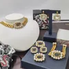 Винтажные ожерелья с жемчужным орнаментом, модные дизайнерские браслеты с буквами, женские уличные стильные подвески-шпильки, индивидуальные очаровательные броши5428165