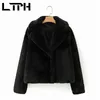 高品質の韓国のエレガントなフェイクの毛皮のコート女性のファッションシンプルな黒い緩いジャケット厚さの暖かいwastwear冬210427
