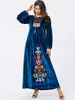 9098 Comfortabele mode grote vrouwen blauwe plant geborduurde Arabische casual gouden fluwelen jurk