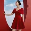 エレガントな女性のドレスセクシーなストラップレスハイウエストのAラインドレス赤い白人女性の有名人イブニングパーティー滑走路vestidos 210527