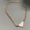 2021 Luxurys hänge halsband mode för man kvinna 48 cm inverterade triangel designers märke smycken mens kvinnor hög kvalitet 19 modell halsband med låda
