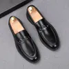 Men clássico Black Men Ribbon Polished Leather Dress Shoes Luxury Style Slip no noivo especial do noivo Oxford H19