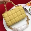 2021 Top Designer Cross Body Coved Кожаные сумки на ремне для женщин Дамы Сумка Кошелек Леди Мода Сумка Crossbody стеганый клапан квадратные сумки кошелек и ударение