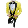 Mäns Brun Formell Suit 2022 Ny Design Peaked Lapel Groom Tuxedos Groomsmen Man Bröllopsklänning Slitage 3 stycken Set Custome Homme