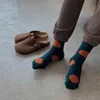 Polka Dot Terry Çorap Moda Kore Orta Tüp Çorap Kadınlar Sonbahar Kış Kalınlaşma Sevimli Zemin Çorap Harajuku Kawaii Sox Y1119