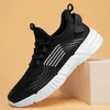 Dorywczo męskie trenerzy Wygodne buty do biegania Oddychające i lekkie Sneakers Sports Mężczyźni Kobiety Outdoor Trawnik