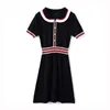 Kobiety Biały Czarny Peter Pan Kołnierz Dzianiny Hollow Out Button Krótki Rękaw Mini Dress Hit Kolor Lato D2681 210514