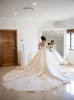 2022 Długie rękawy suknia balowa sukienki ślubne ślubne 3D Kwique Aplikacja ręcznie robione kwiaty Krzyki Pałka szyja kaplica