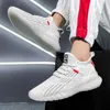 Nieuwste aankomst heren vliegende schoenen ademend casual mode trendy sport sneakers trainers outdoor jogging wandelen