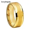 6mm 8mm Guld Tungsten Karbid Bröllopsband För Män Kvinnor Engagemang Ringcenter Borstat Beveled Kanter Polerad Komfort Fit 211217