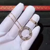 Reproduções oficiais de vendas diretas da fábrica 18k bronze dourado colares de pingente feminino estilo clássico popular série de amor choque joias presente para namorada