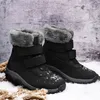 Klockan nio vinterkvinnans snygga snöskor. Högt varmt fodertycklingsskor utanför Casual Slip-On Black Grey Footwear Y0914