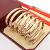 Love Series Gold Bangle Au 750 18 K Никогда не выцветайте размером 18-21 с коробкой Официальная копия Официальная копия высшего качества бренда роскоши Eweer314R East