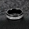結婚指輪メンズの贅沢な錫箔クールリングドームの青い白の黒いタングステン炭化けんごは女性のバンドのための隕石