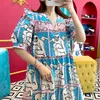 Korejpaa Frauen Kleid Koreanische Chic Mode Alter-reduzierung V-ausschnitt Lustige Schrullige Comic Graffiti Lose Swing Blase Hülse Vestido 210526