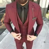 бордовый мужской костюм выпускного вечера