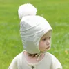 Schattige pompom baby hoed handschoenen set warm winter kids muts hoed haak effen kleur oor bescherming peuter kinderen bonnet cap Nieuwe Y21111