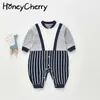 Vår Boy Baby Romper Fake Two Piece Splicing Sling Jumpsuit Striped Casual Climbing Baby Boy 210515