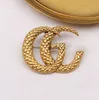 Marque de luxe Designer Lettres Broches Célèbre Lettre Pins Gland Perle Broche Strass Costume Broche Bijoux Accessoires