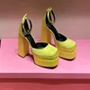 Sandales Retro Mary Janes Femmes Sumers Chaussures Sexy High High Heel Plateforme Noir Jaune Robe Jaune Fête De Mariage Femme Pompes 2021 Grande taille 35-42 avec boîte